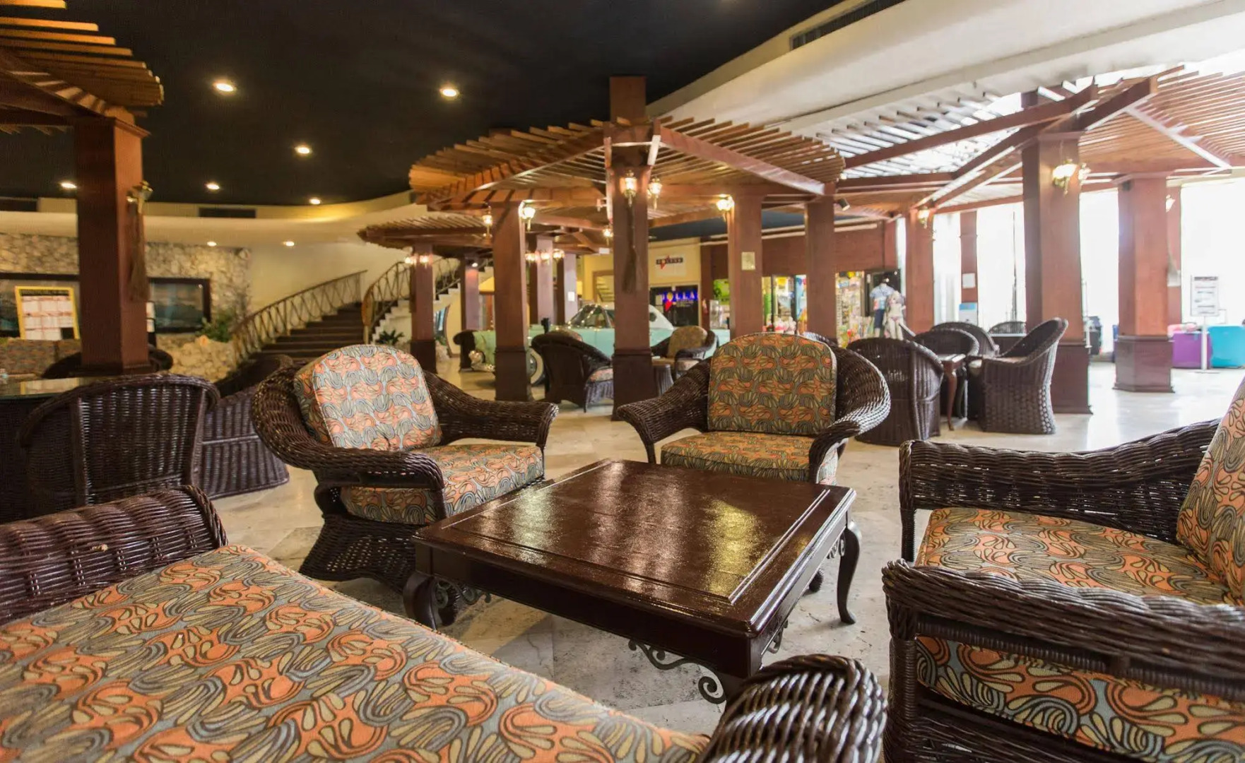 Days Hotel - Thunderbird Beach Resort