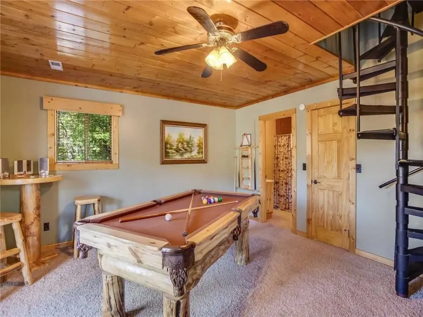 Naughty by Nature 1 Bedroom Home with Hot Tub