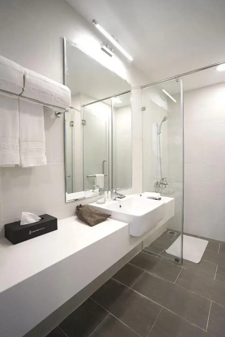 The First Stay Hotel