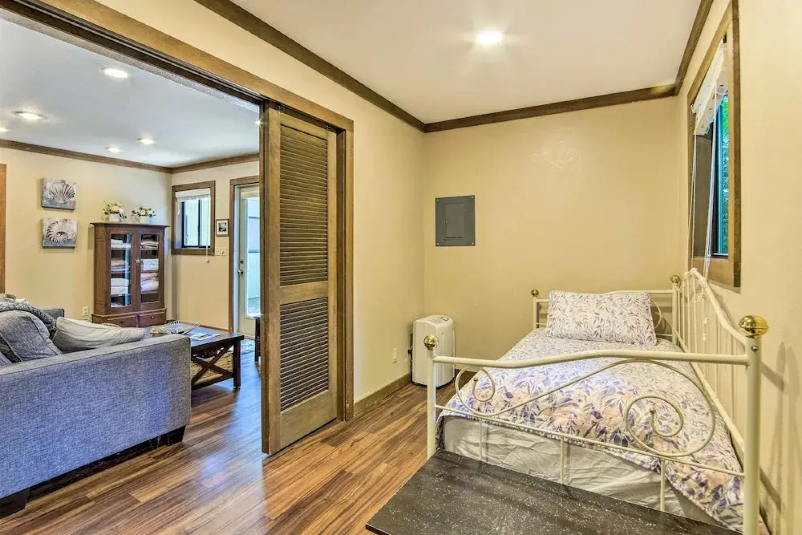 Coos Bay Cottage w/ Fireplace & BBQ Patio!