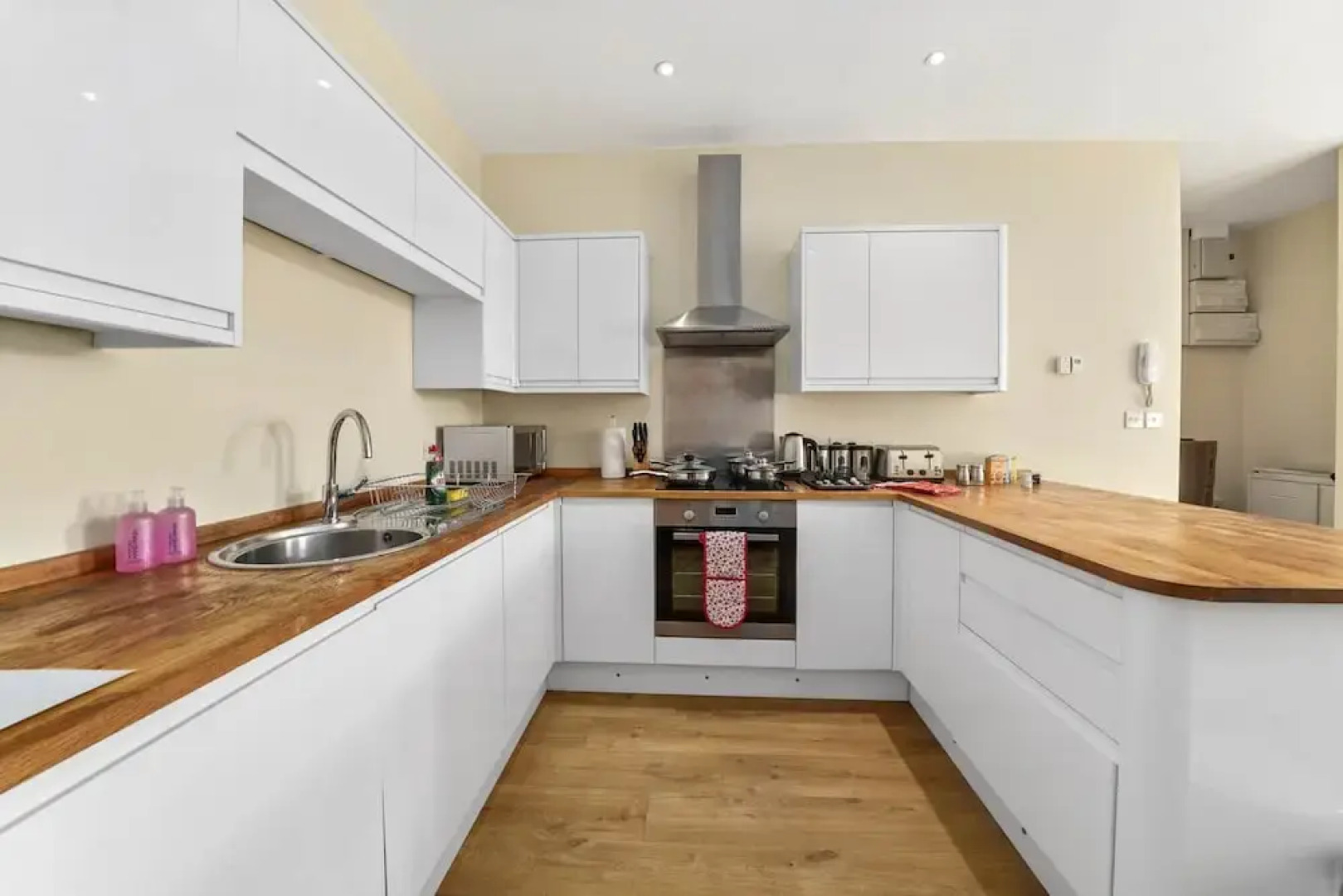 Luxury 2 Bedroom Apartments with Parking