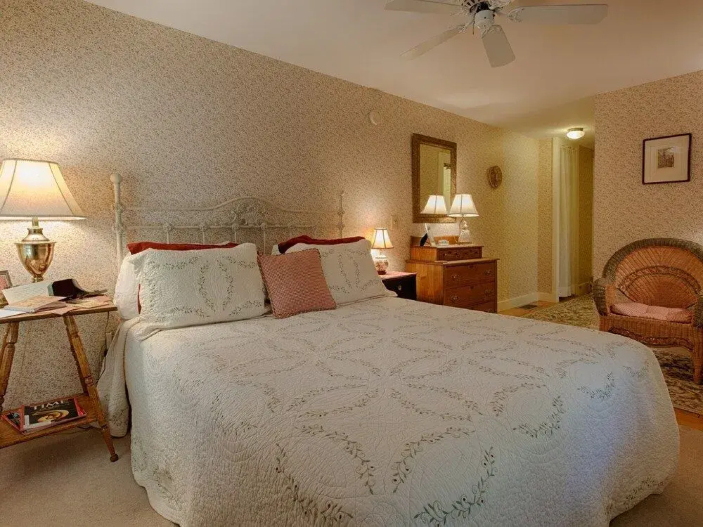 The Buttonwood Inn on Mt. Surprise