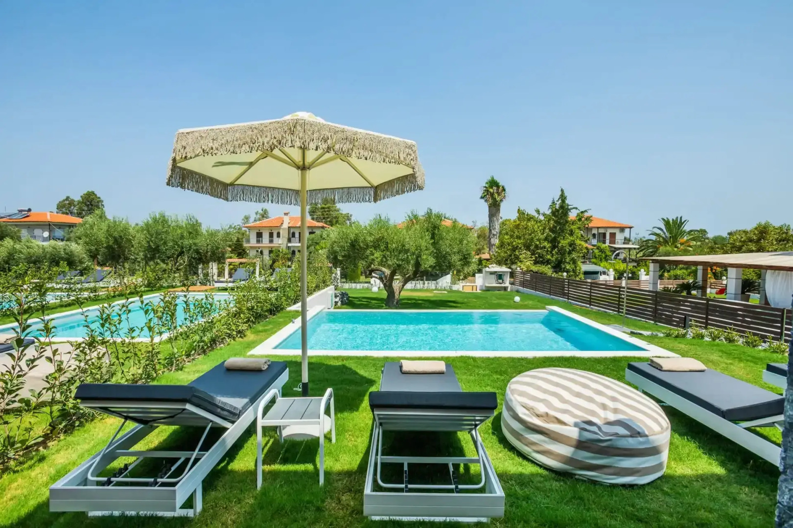 Dionisos Luxury Villas