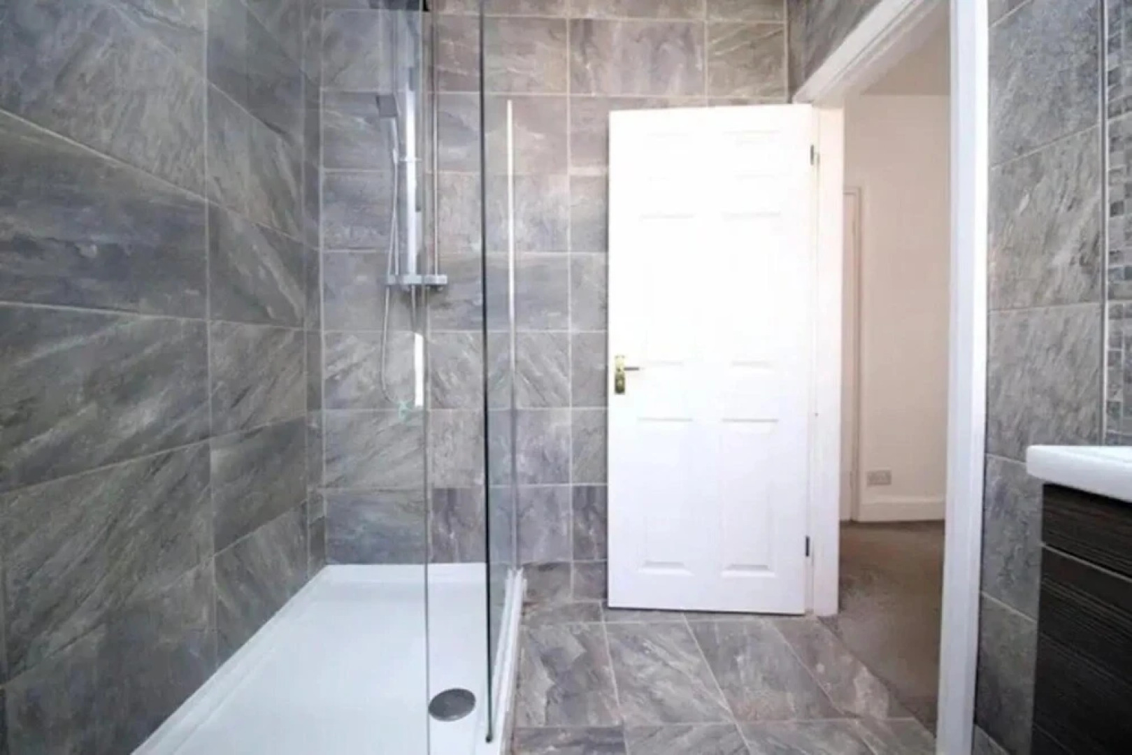 Build Your Memories hot tub Garden Sleeps 14 or 16