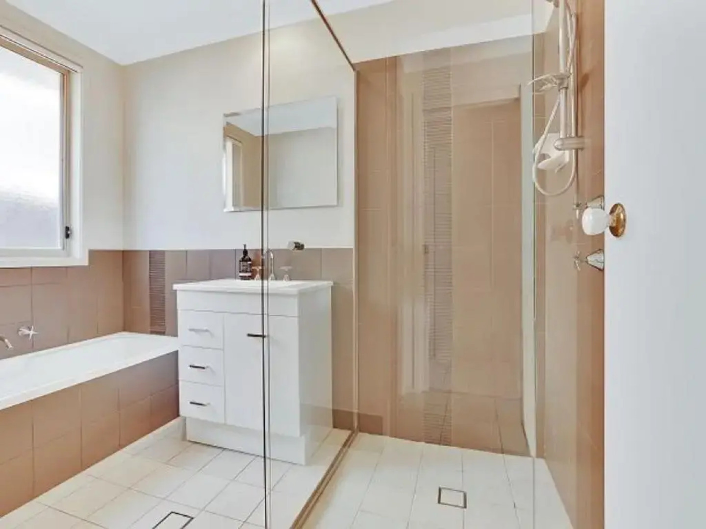 Pool Paradise in the Heart of Vincentia