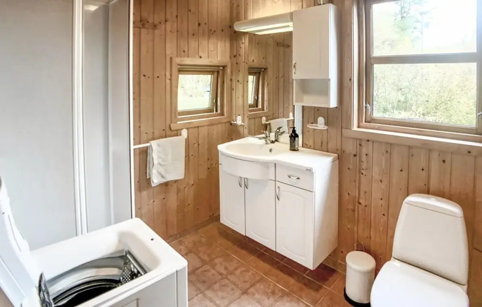 Nice Home in Norheimsund With 4 Bedrooms and Wifi