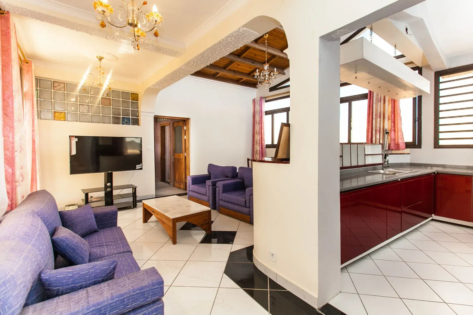 Oceanis Home & Voyages