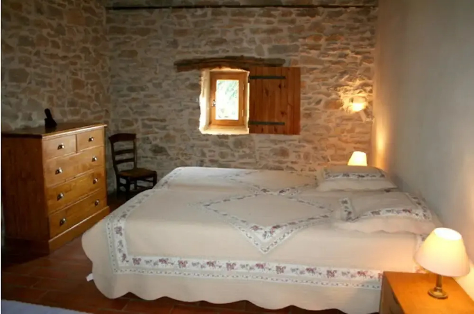 House With 4 Bedrooms in Laudun-l'ardoise, With Wonderful City View, Furnished Garden and Wifi