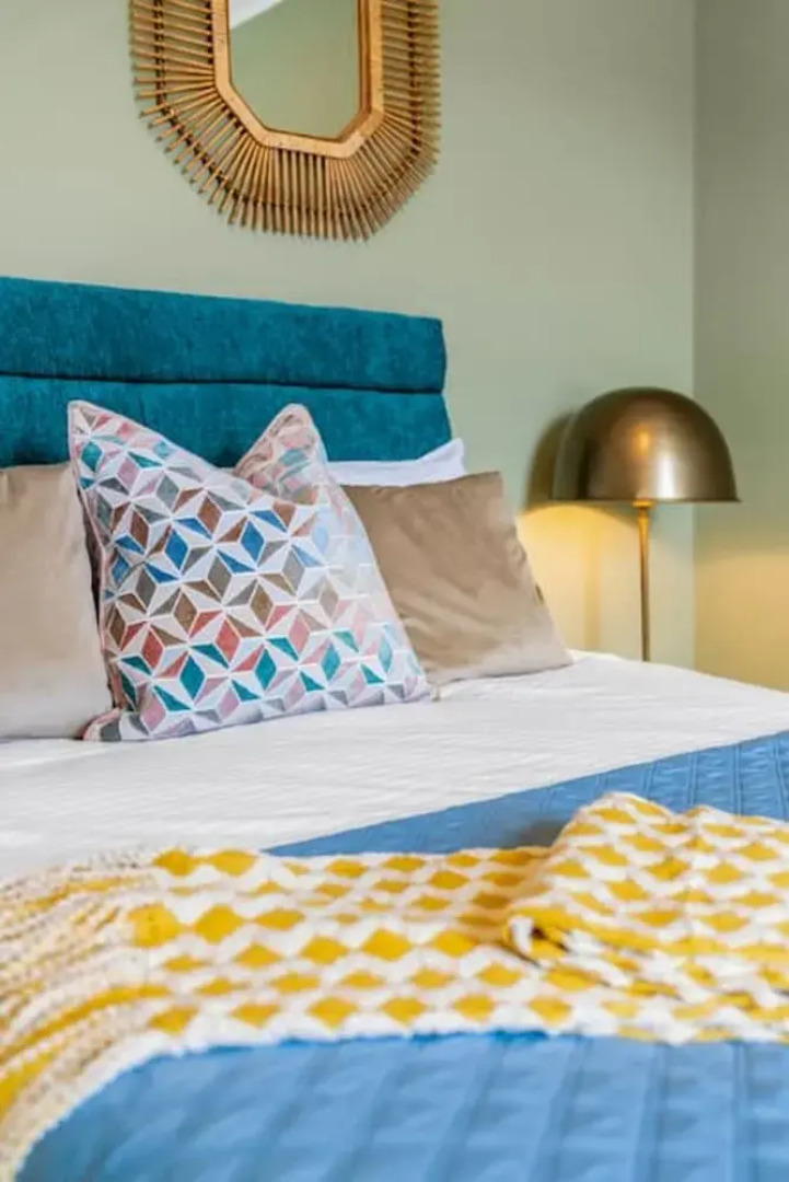 Stylish 4 Bed-town Centre