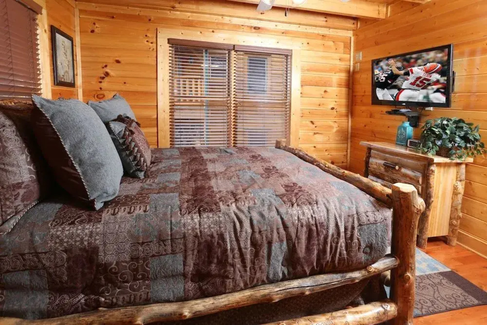 Mountain Dreams 2 Br cabin by RedAwning