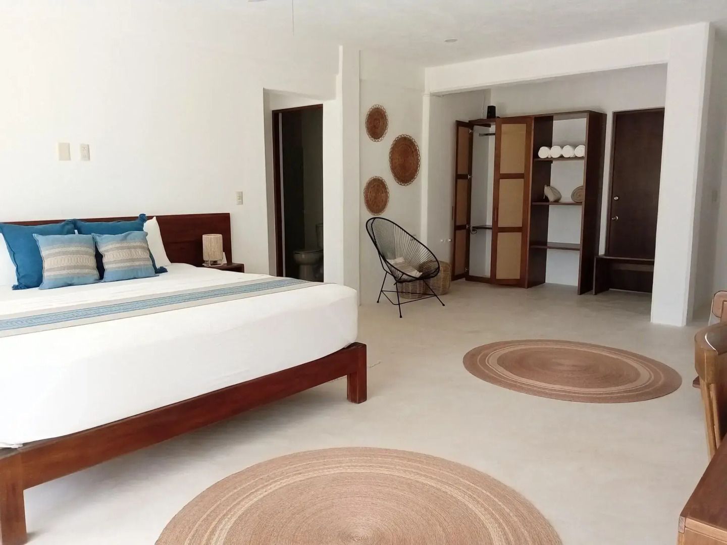 Noah Beach Hotel & Suites