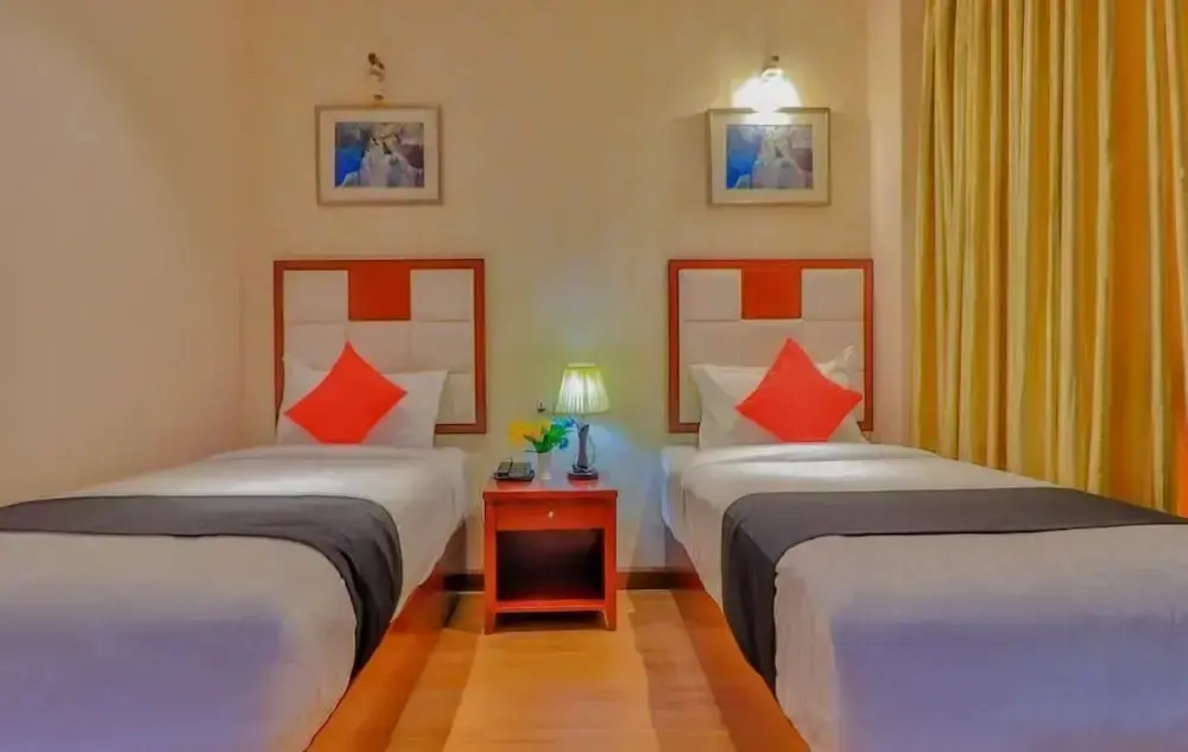 Capital O 753 Ratna Hotel