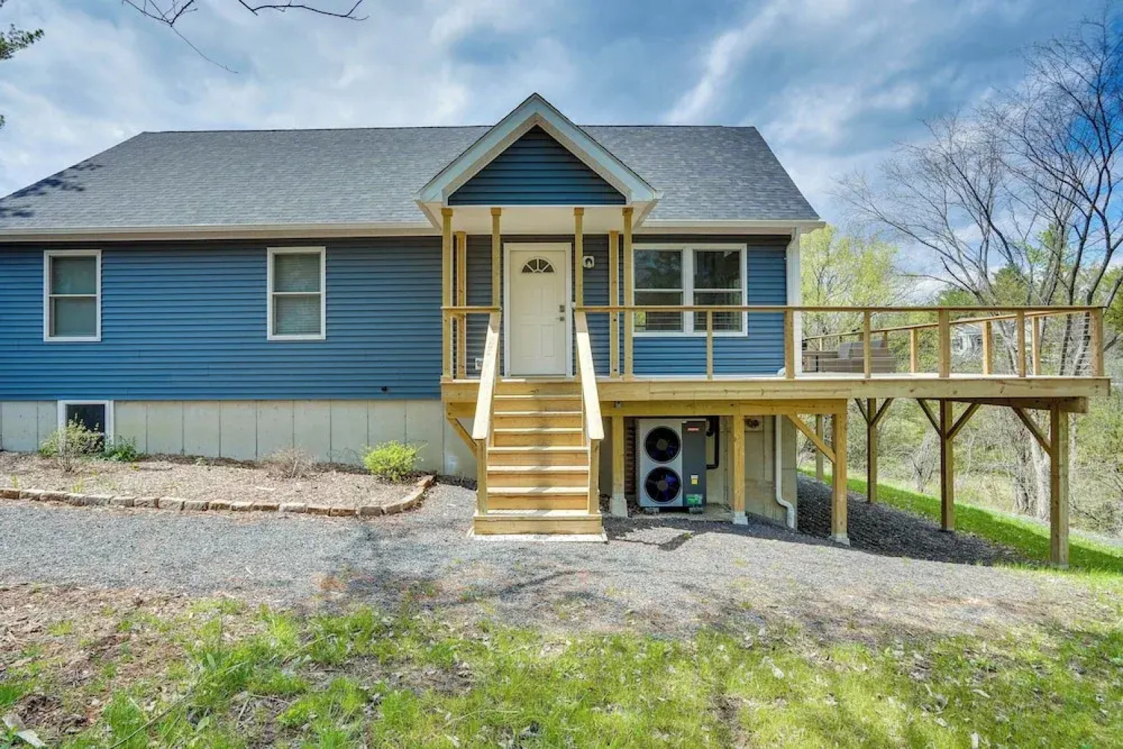 Sleepy Hollow Lake Home w/ Deck, Pool Access!