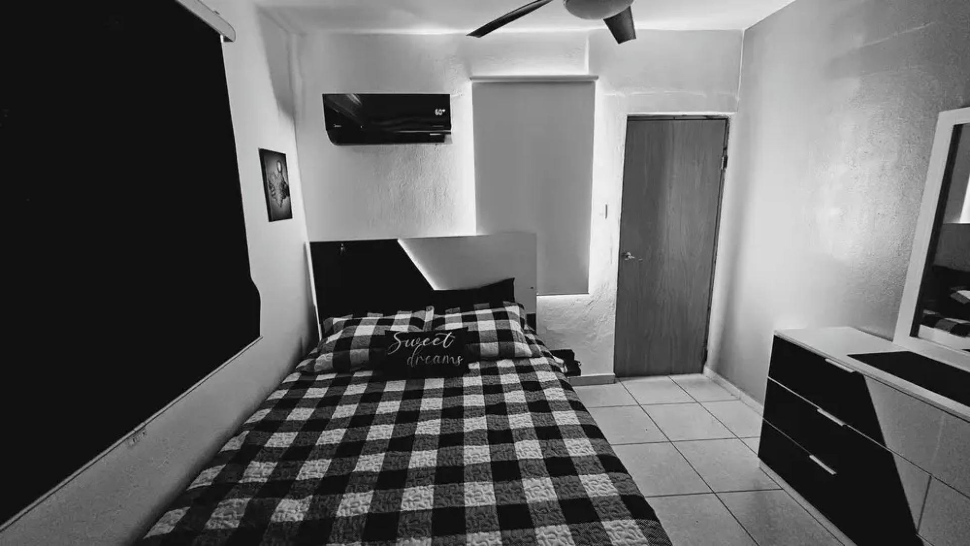 Cozy and Modern Apartment Black & White With Jacuzzi on Terrace