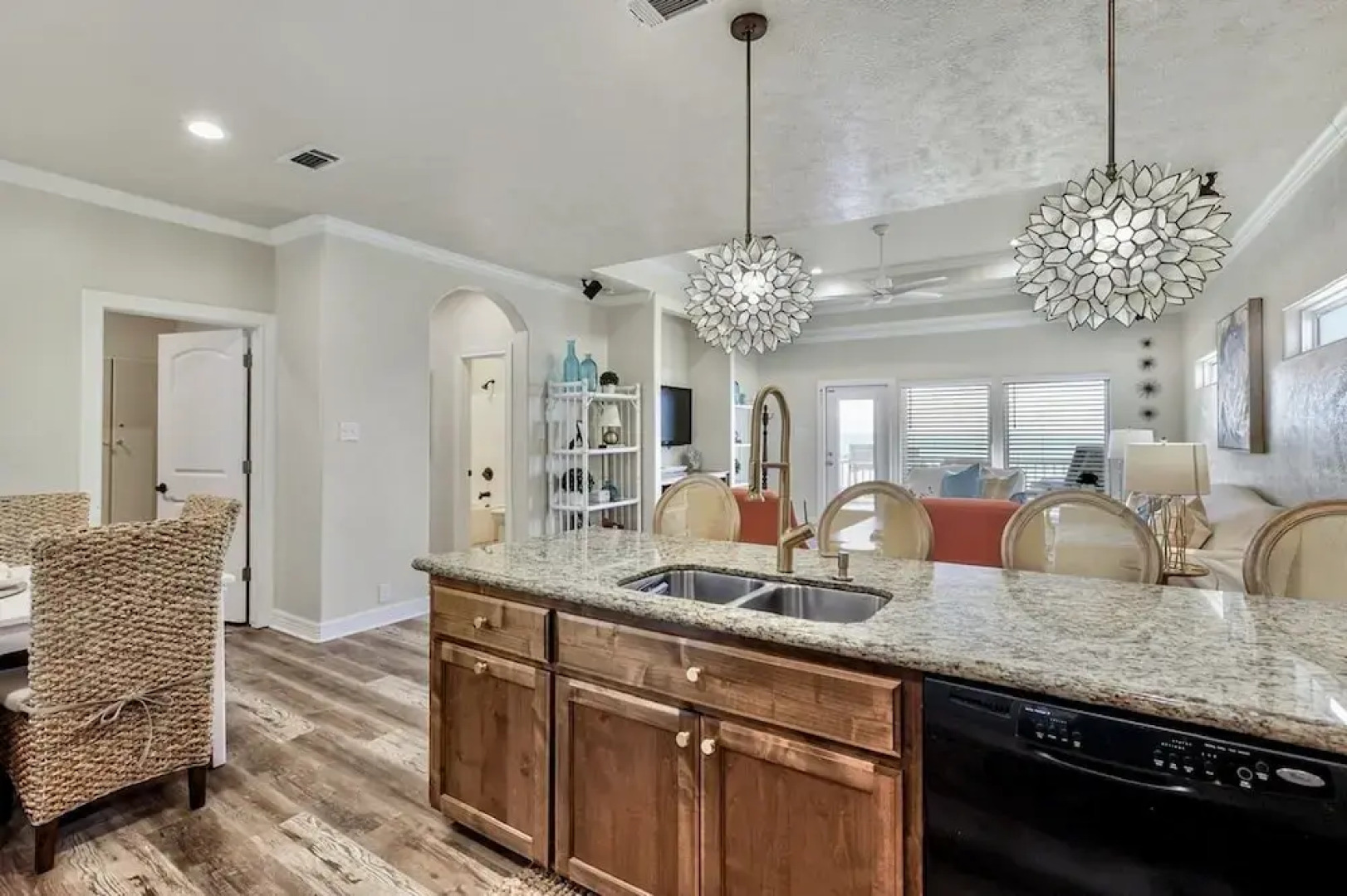 A La Playa 2 Bedroom Home by RedAwning