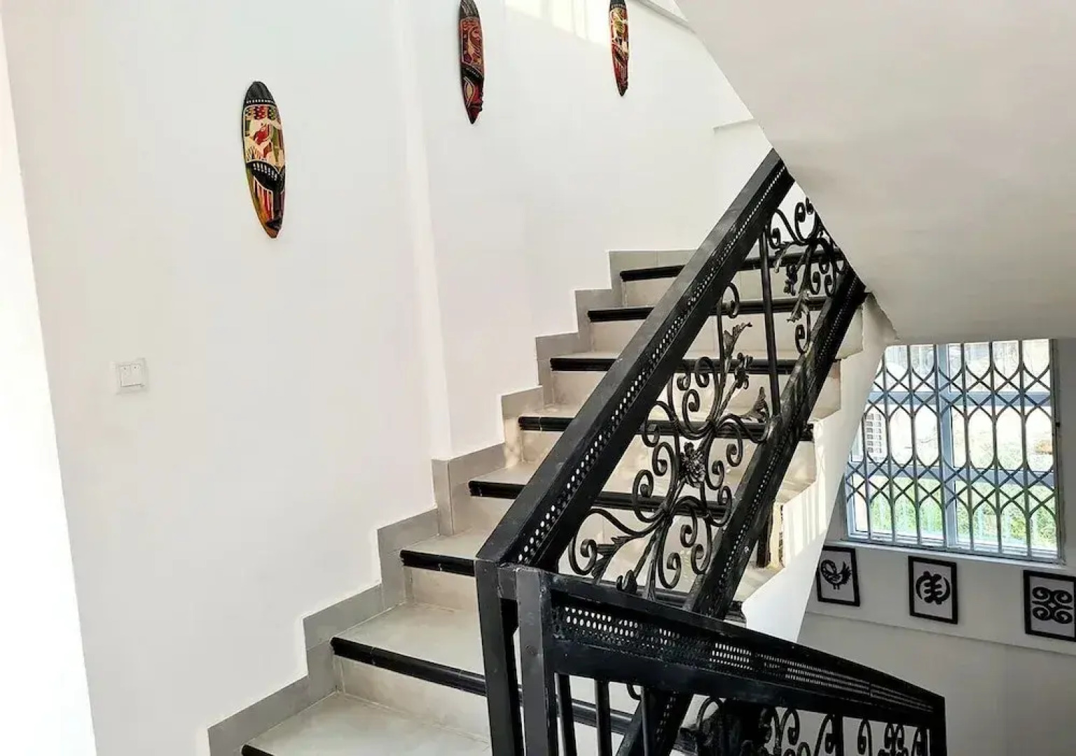 Charming Quiet & Cozy Close to Highway