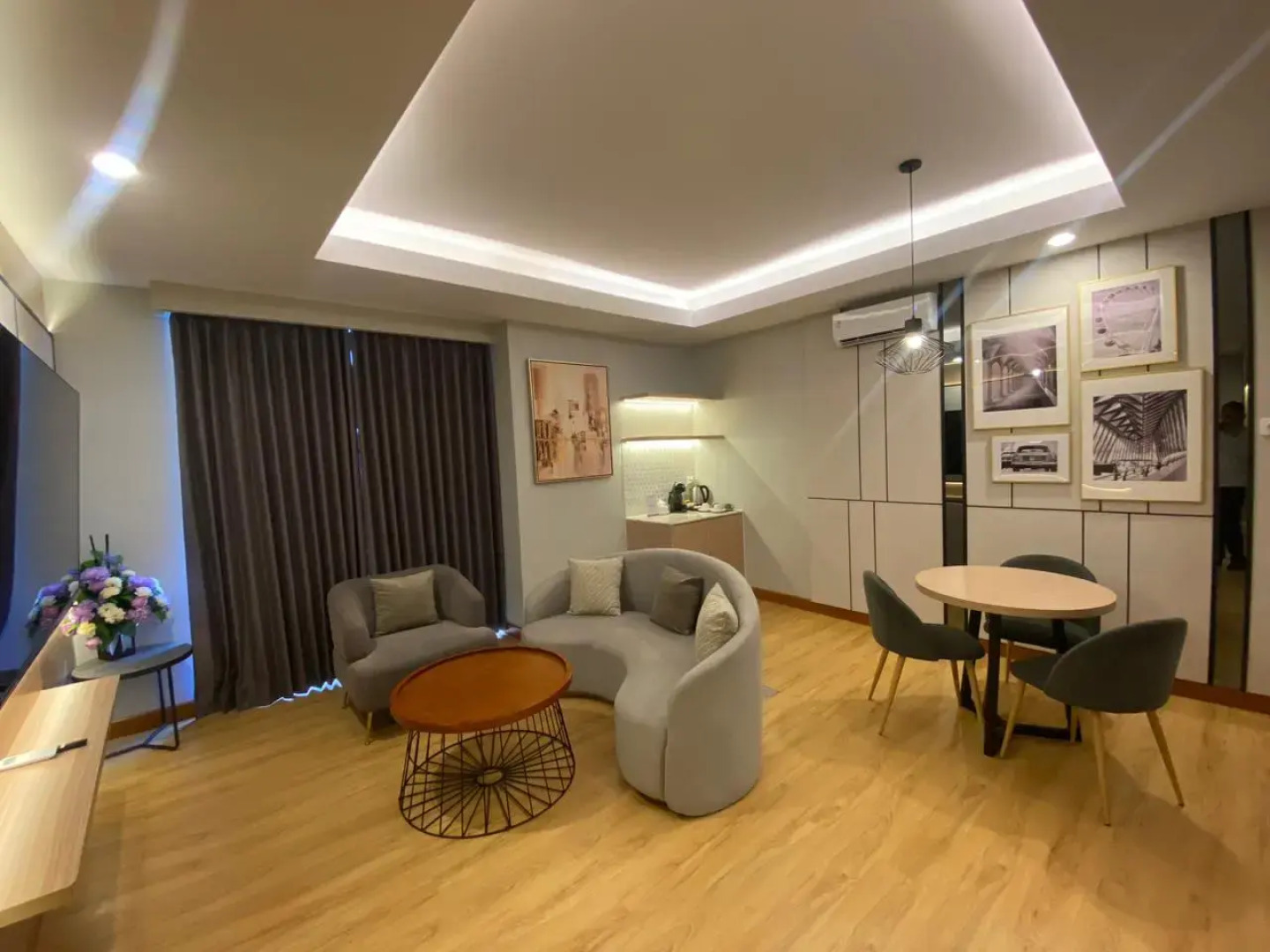 Front One King Hotel Tuban