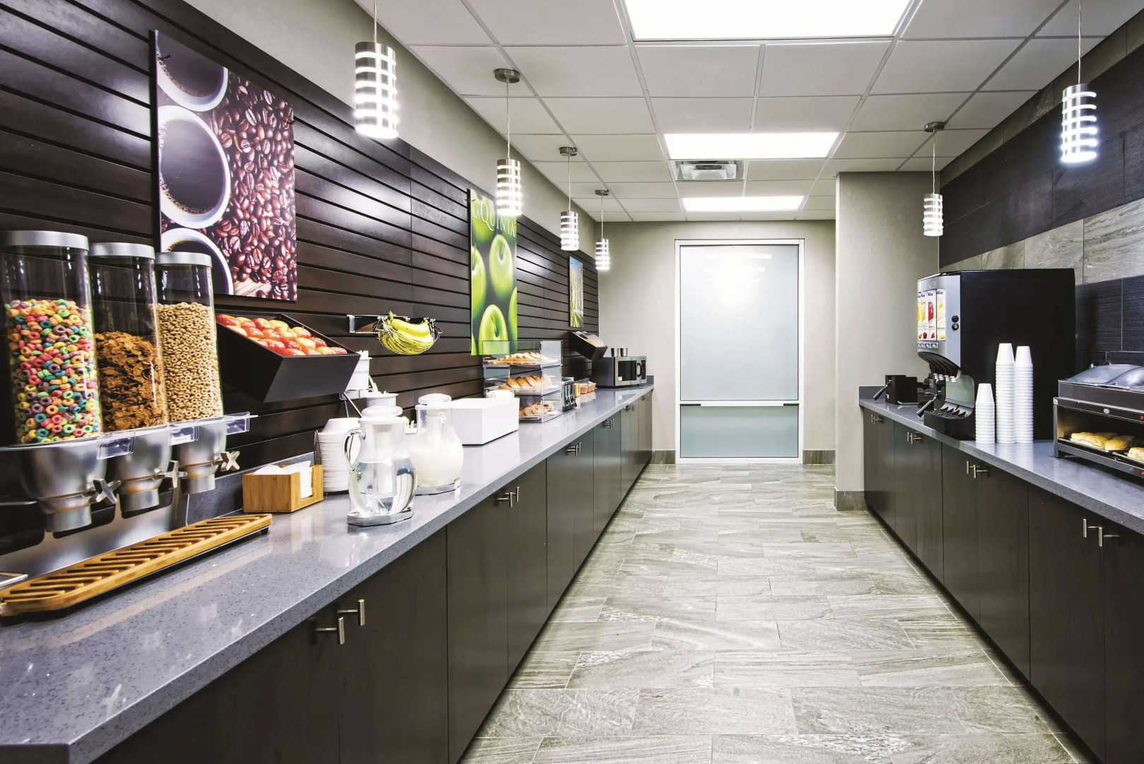 La Quinta Inn & Suites by Wyndham Victoria - South