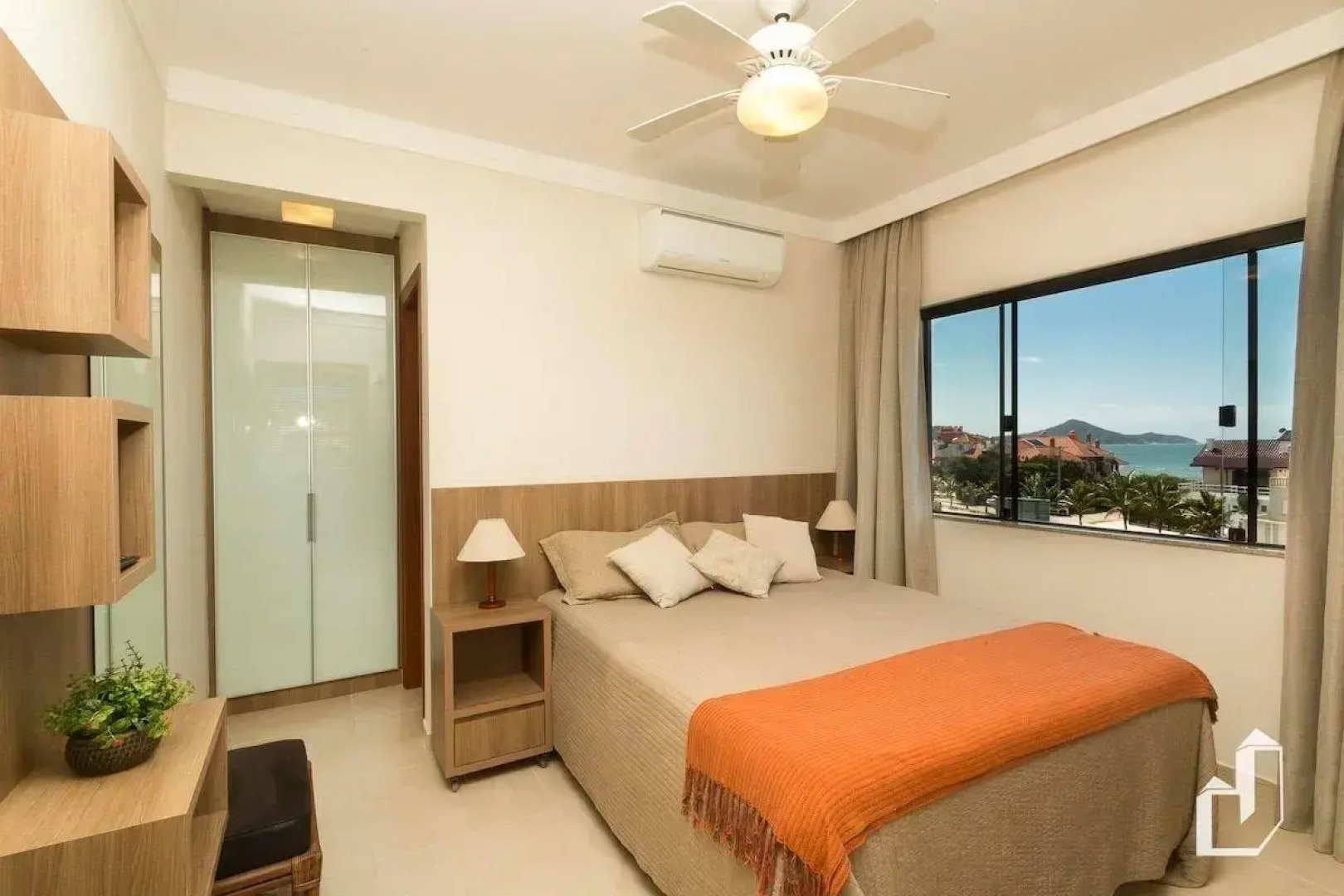 03 SUíTES CLIMATIZADAS E JACUZZI EXTERNA AQUECIDA