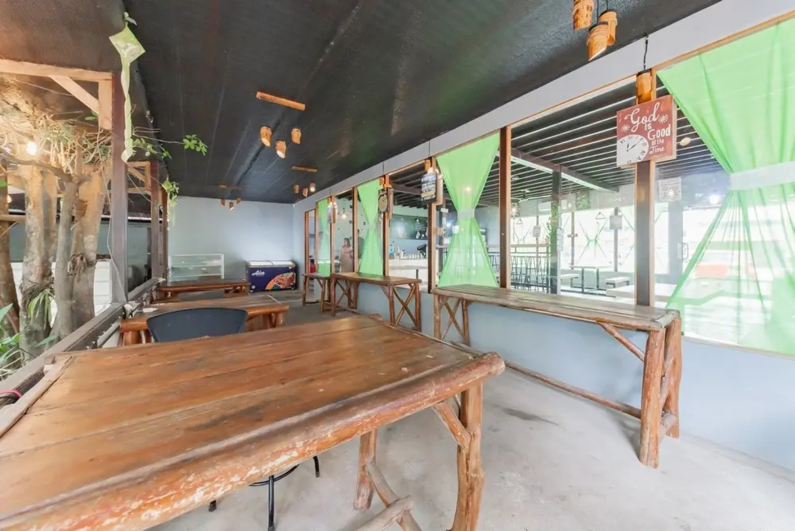 Urbanview Hotel Tropical Ketapang by RedDoorz