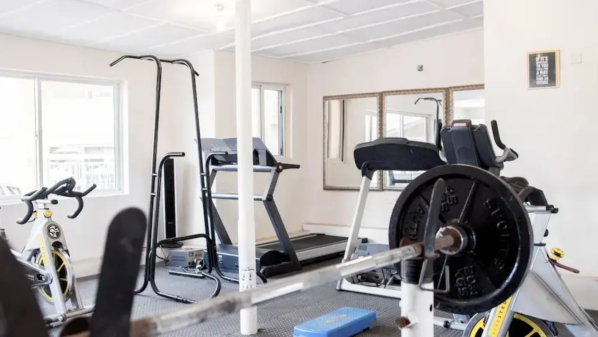 Jam Lodge Hotel & Suites