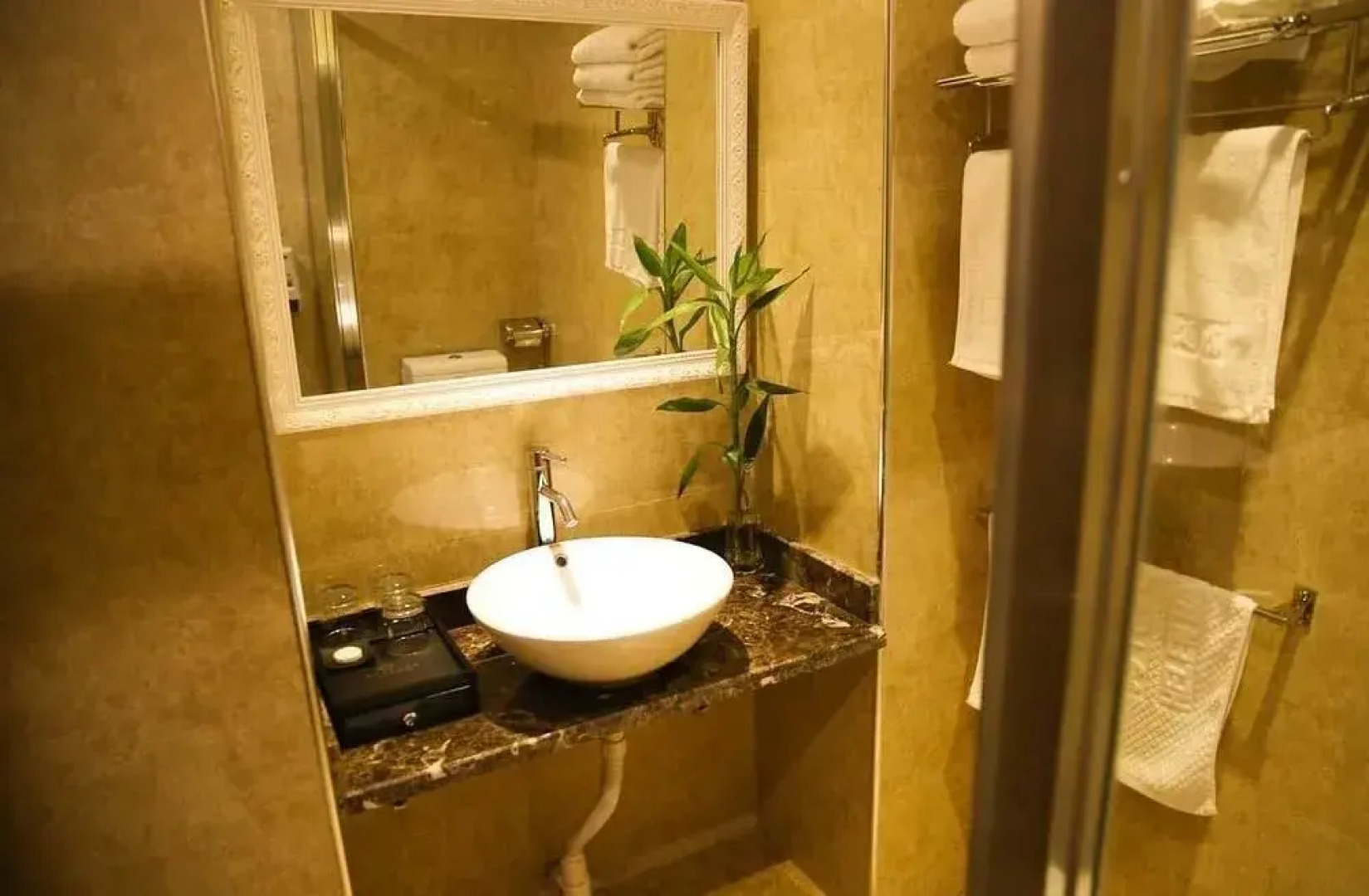 Suichang Hailun Baina Hotel