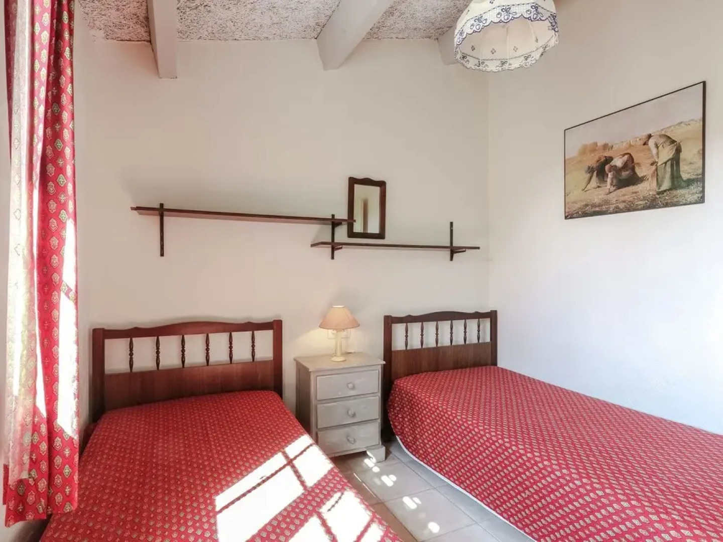 Classy Holiday Home With Swimming Pool, Bbq, Terrace, Garden