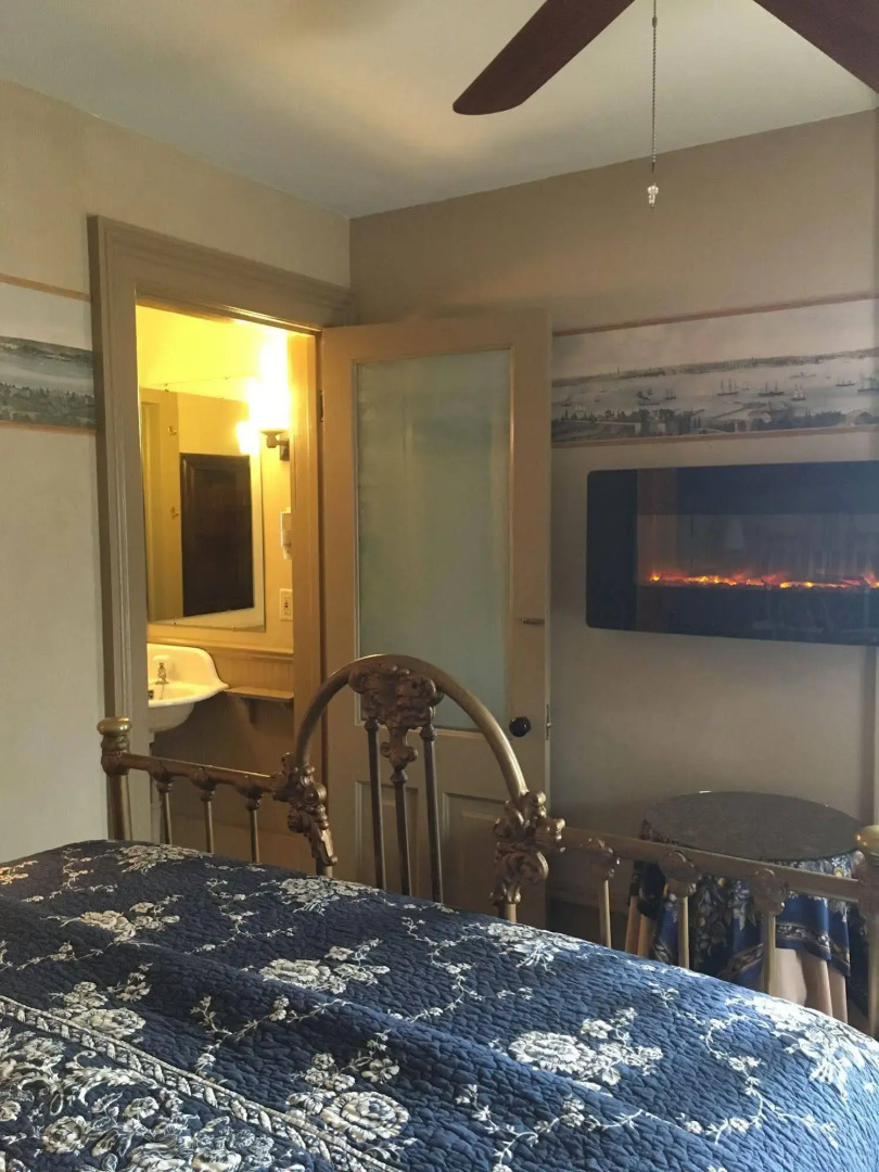 White Swan Inn Bed & Breakfast