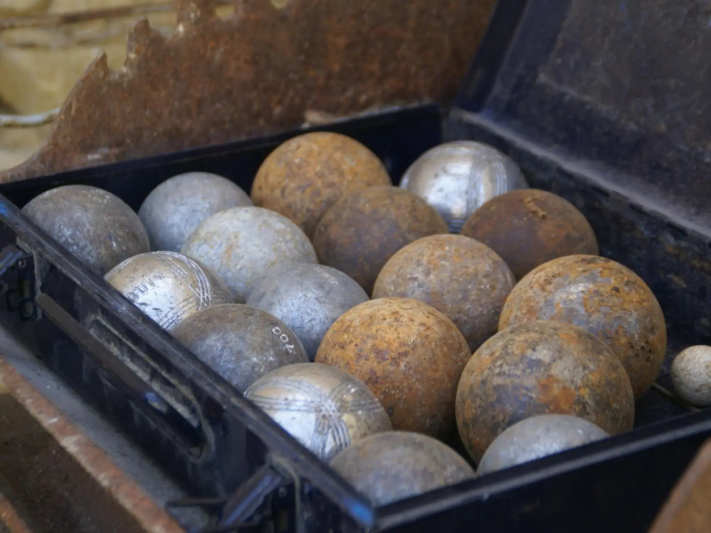 Beautiful holiday home with enclosed, private swimming pool near the village of Aubais.