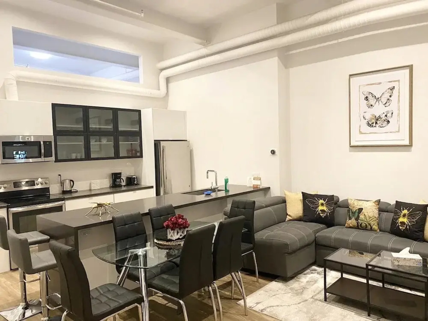 GLOBALSTAY. Dundurn LOFTS. Free parking