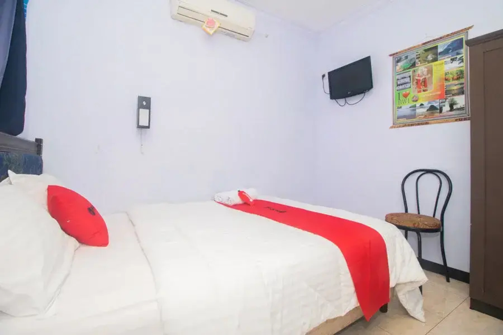 RedDoorz Near Pantai Boom