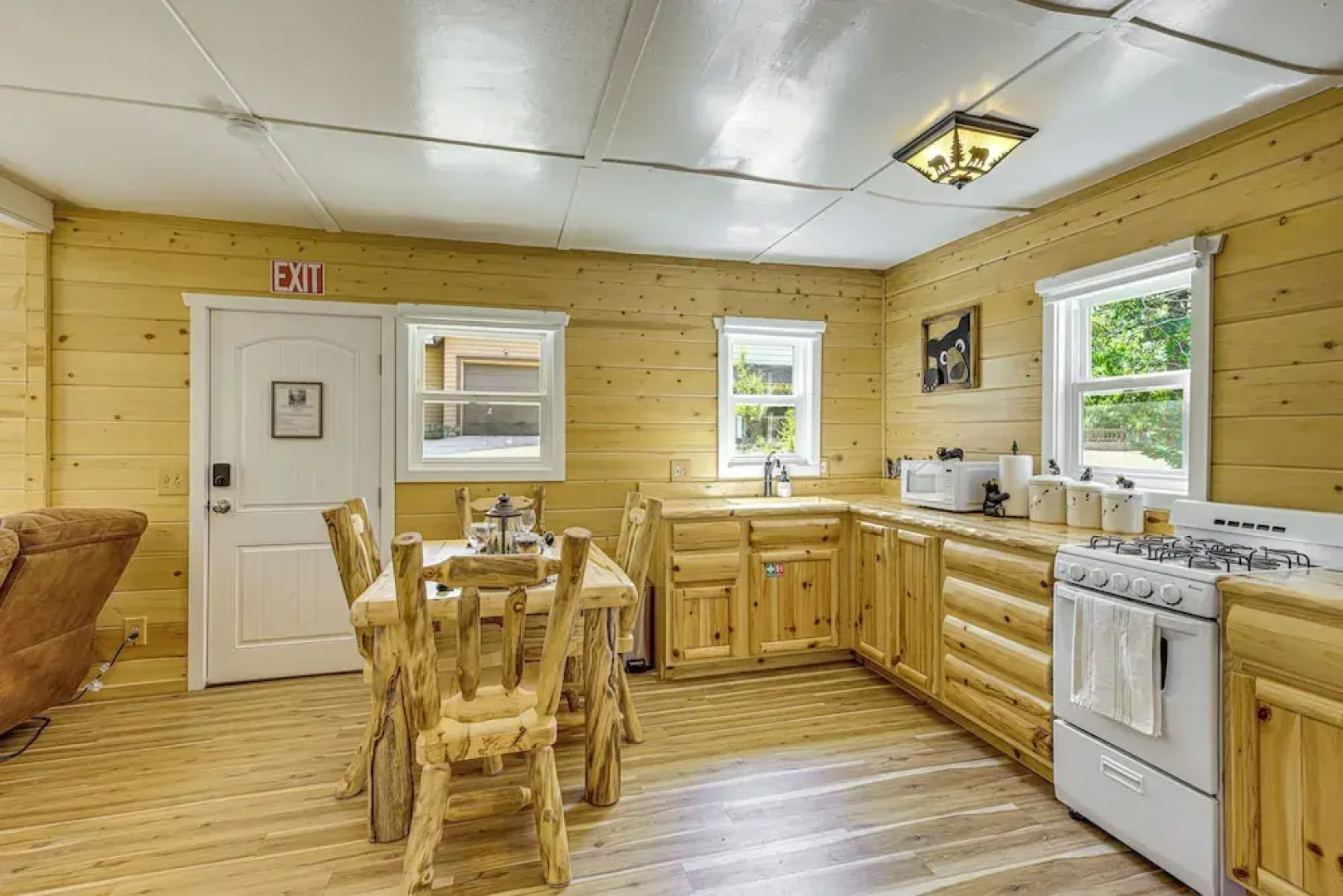 Walk to Water: Cozy Cabin in Green Valley Lake!