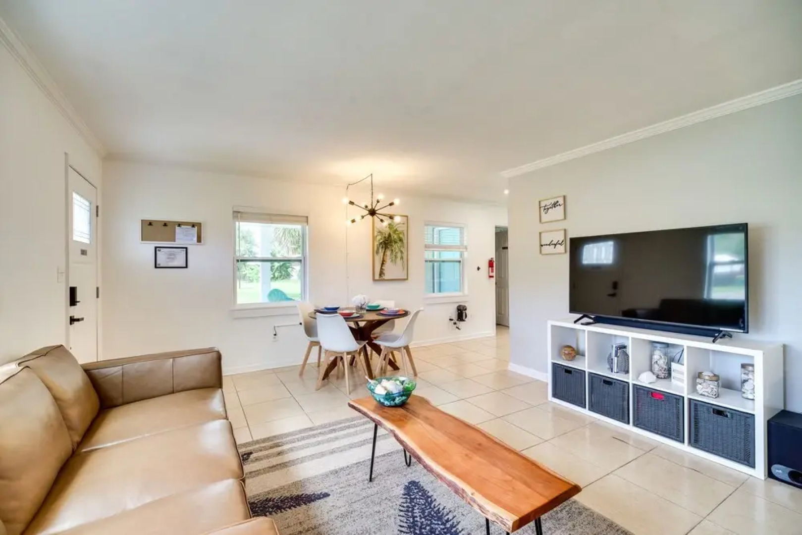 Chic Melbourne Cottage w/ Fire Pit, 4 Mi to Beach!