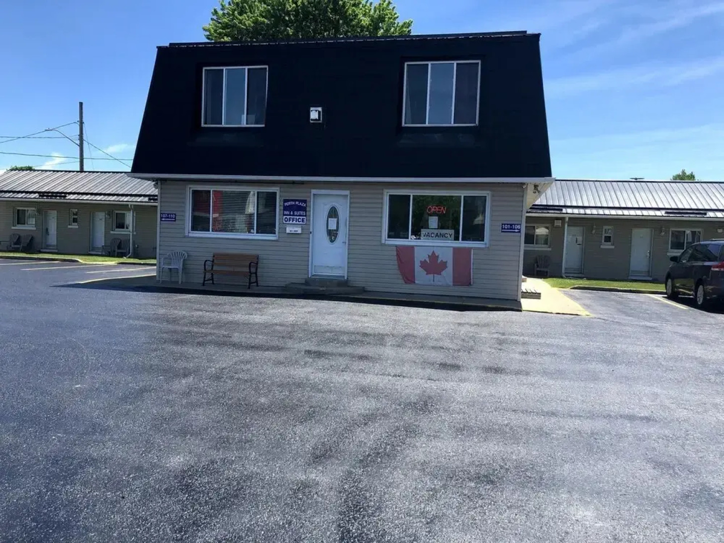 Perth Plaza Inn & Suites