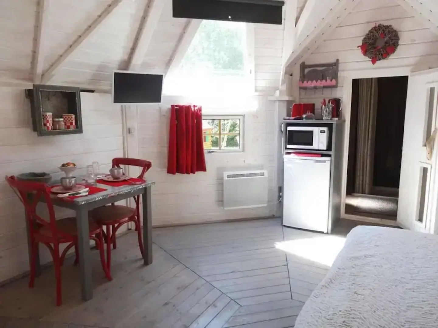 D-Day Kota Hebergement Insolite et chambres d'Hotes "La Naomath"