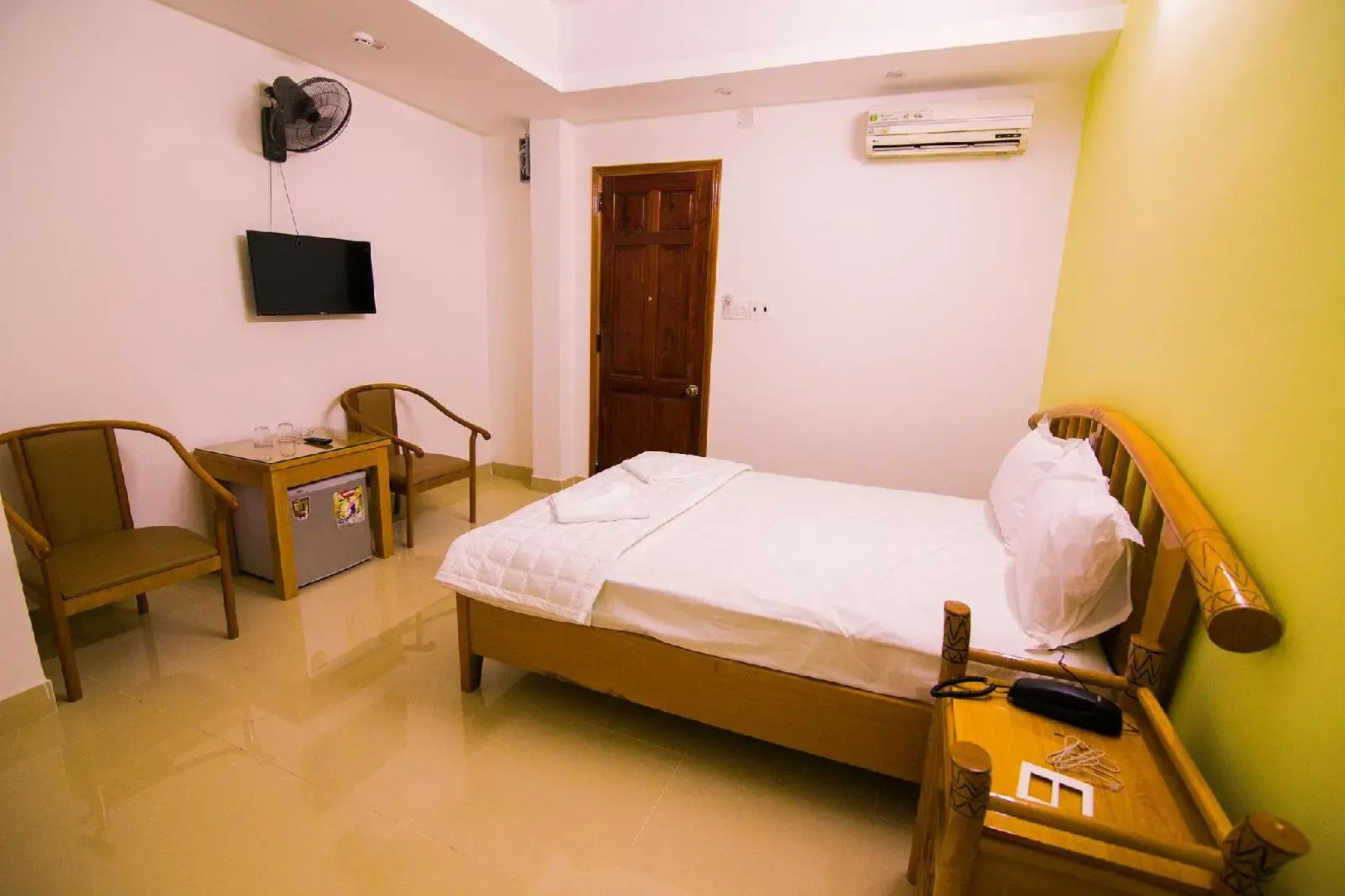 Phuong Dong Hotel & Apartment