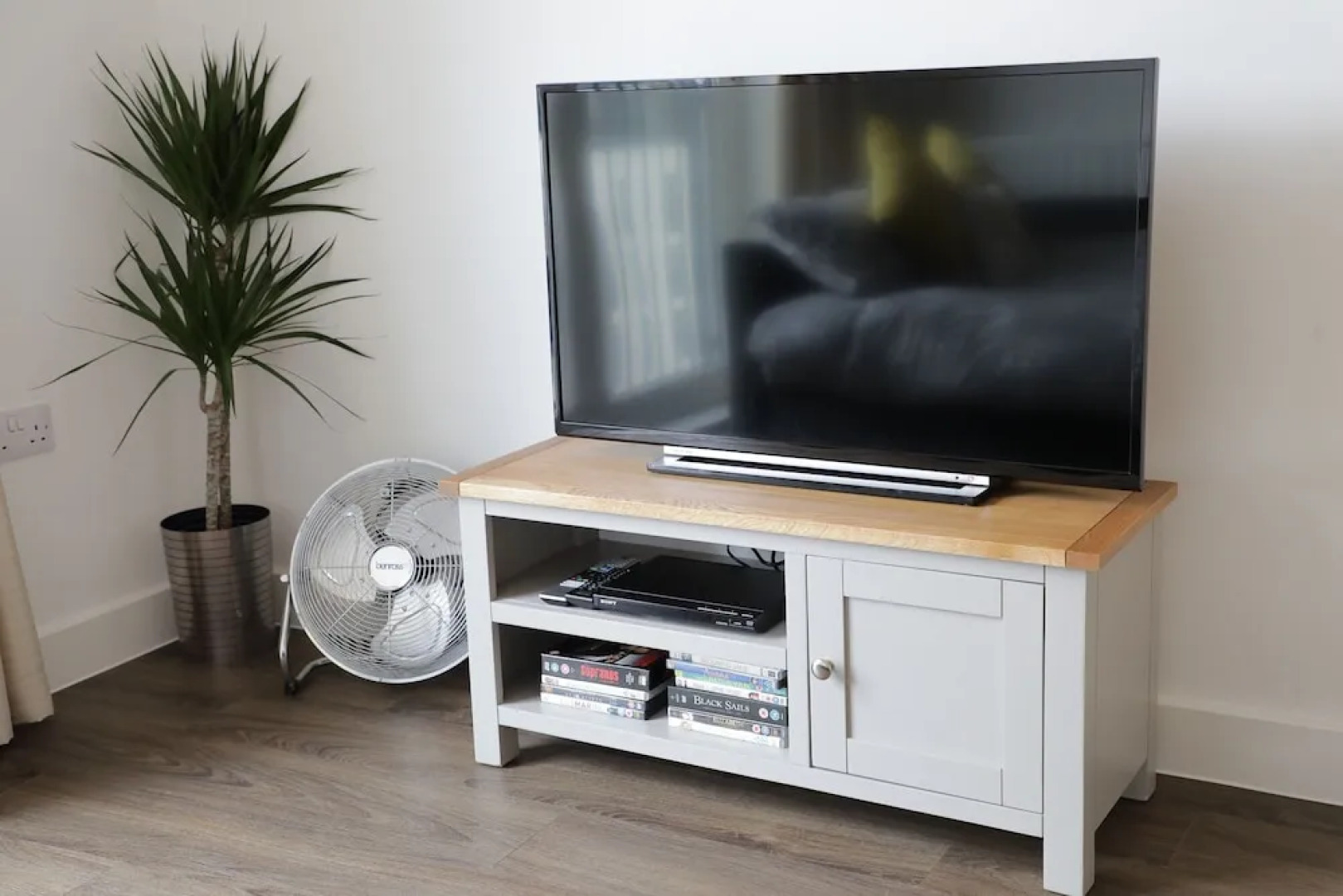 Luxury Bath Riverside Apt Parking & Gym