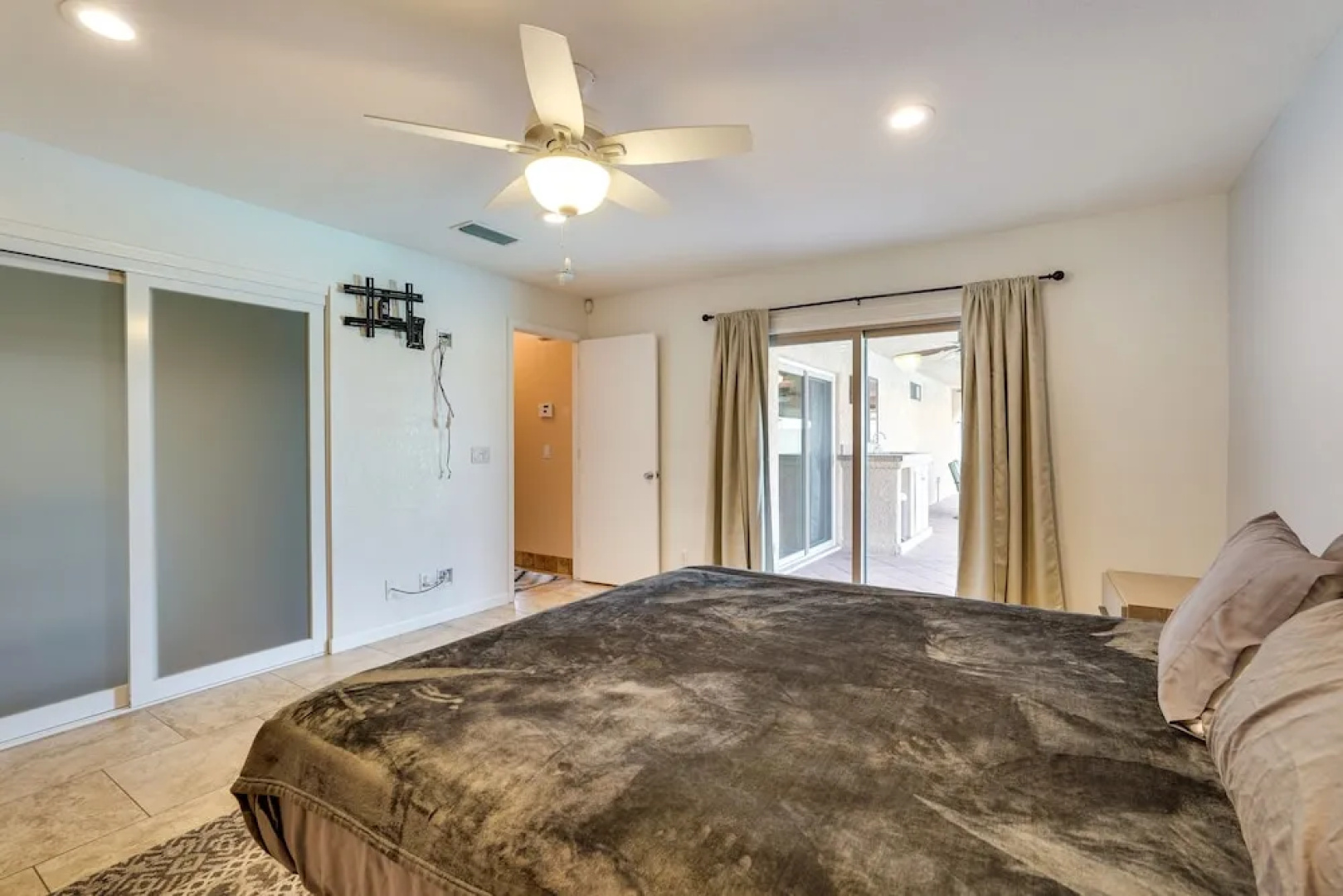 Pet-friendly Lake Havasu City Home: Walk to Beach!