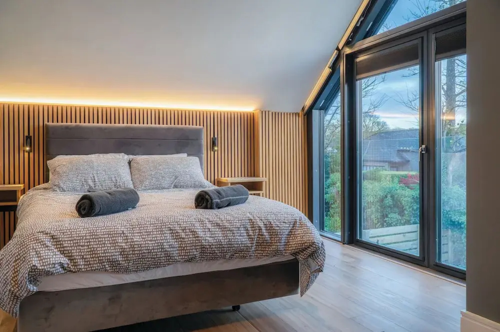 Ty Cyfoes - Luxurious 4 Bedroom - St. Florence