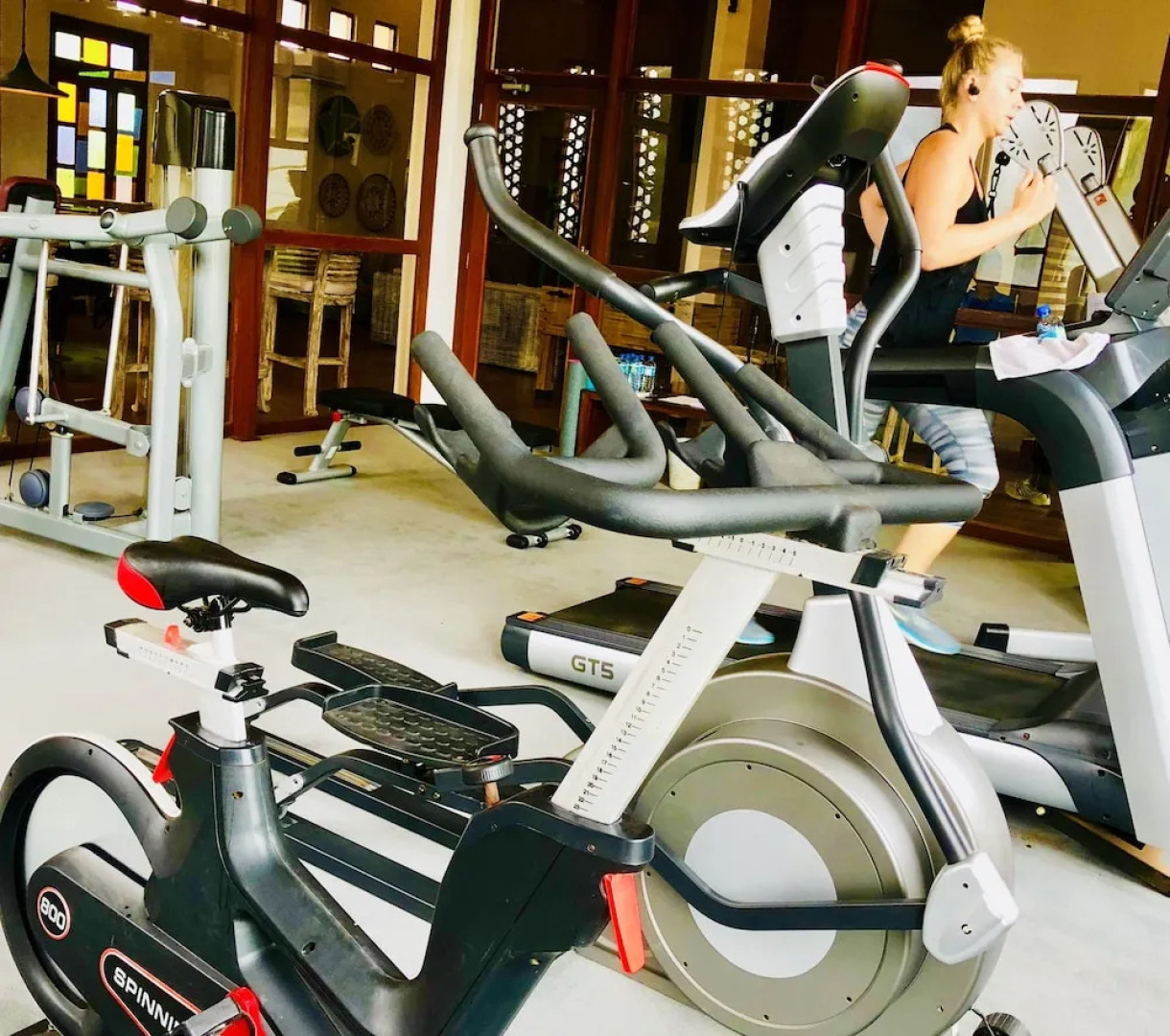 Thaproban Pavilion Waves Unawatuna