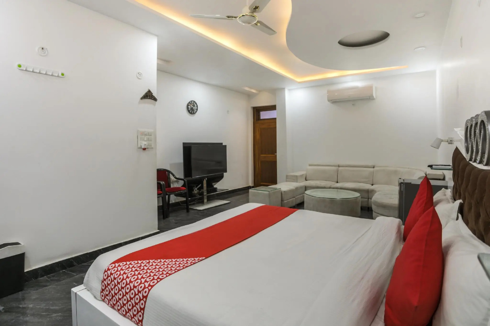 OYO 67790 Hotel Aarush