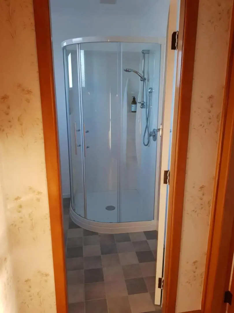 Super Central Cosy Greytown House with Garage