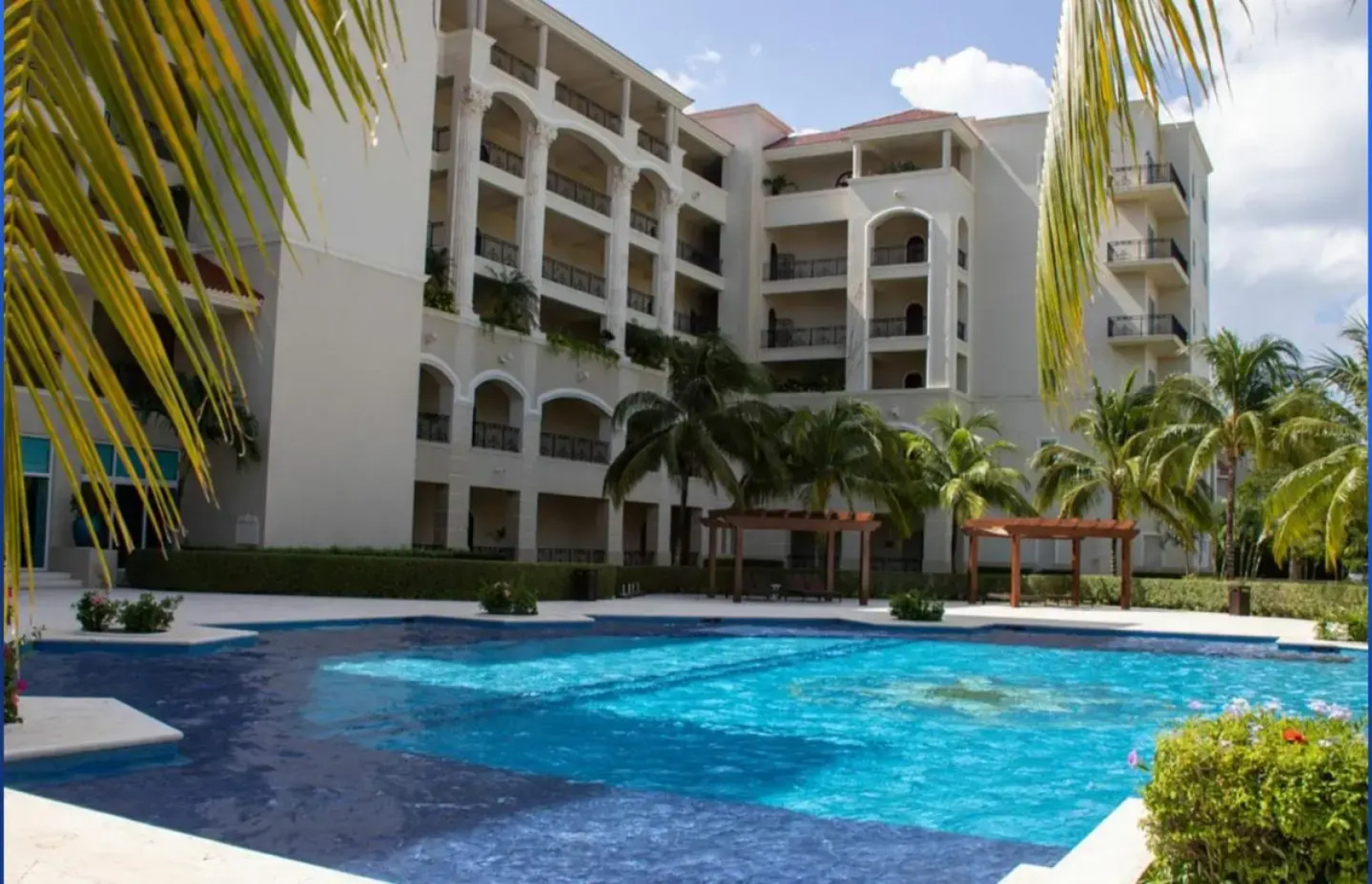 Villa Segovia @ Landmark by the Sea