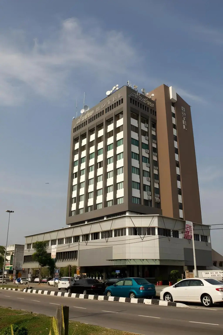 Pine Tree Hotel