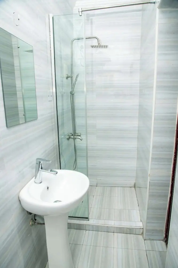 Everland Hotel and Suites