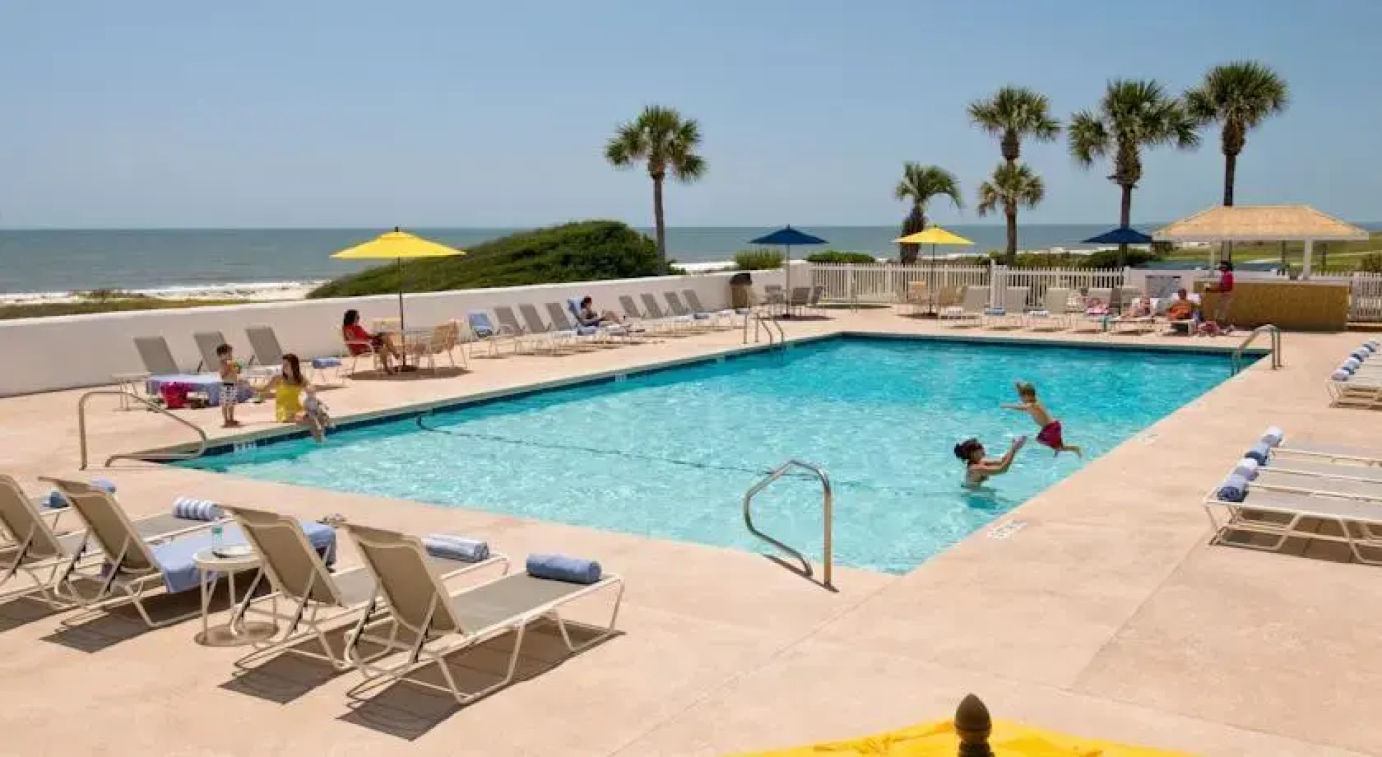 Oceanside Inn & Suites