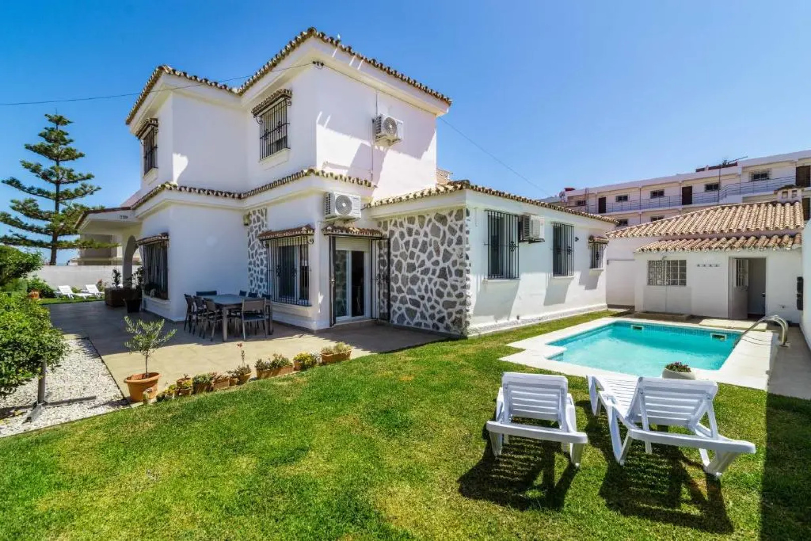 N&A Velázquez 5BDR Independent Villa