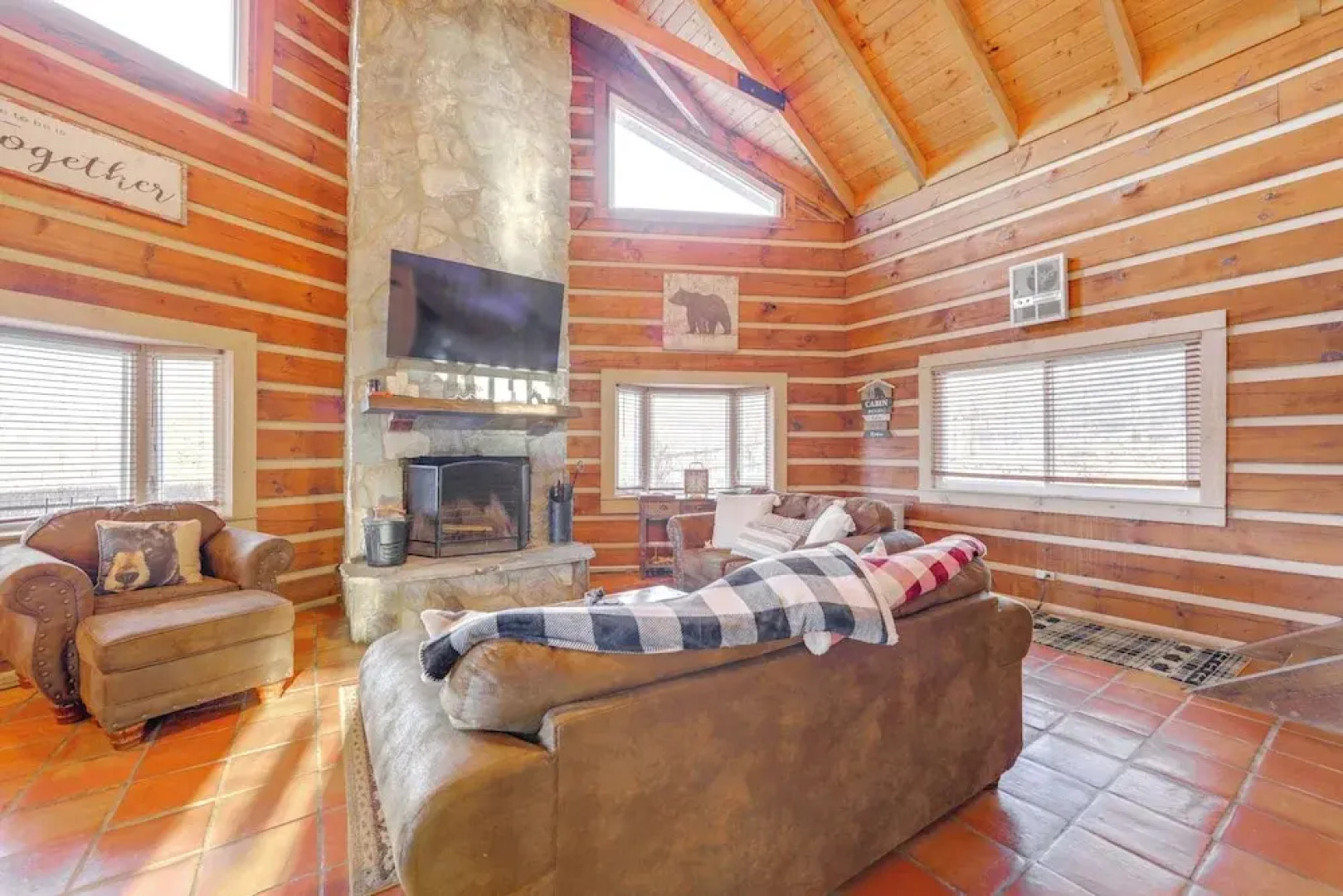 True Log Cabin w/ Game Room, Year-round Views