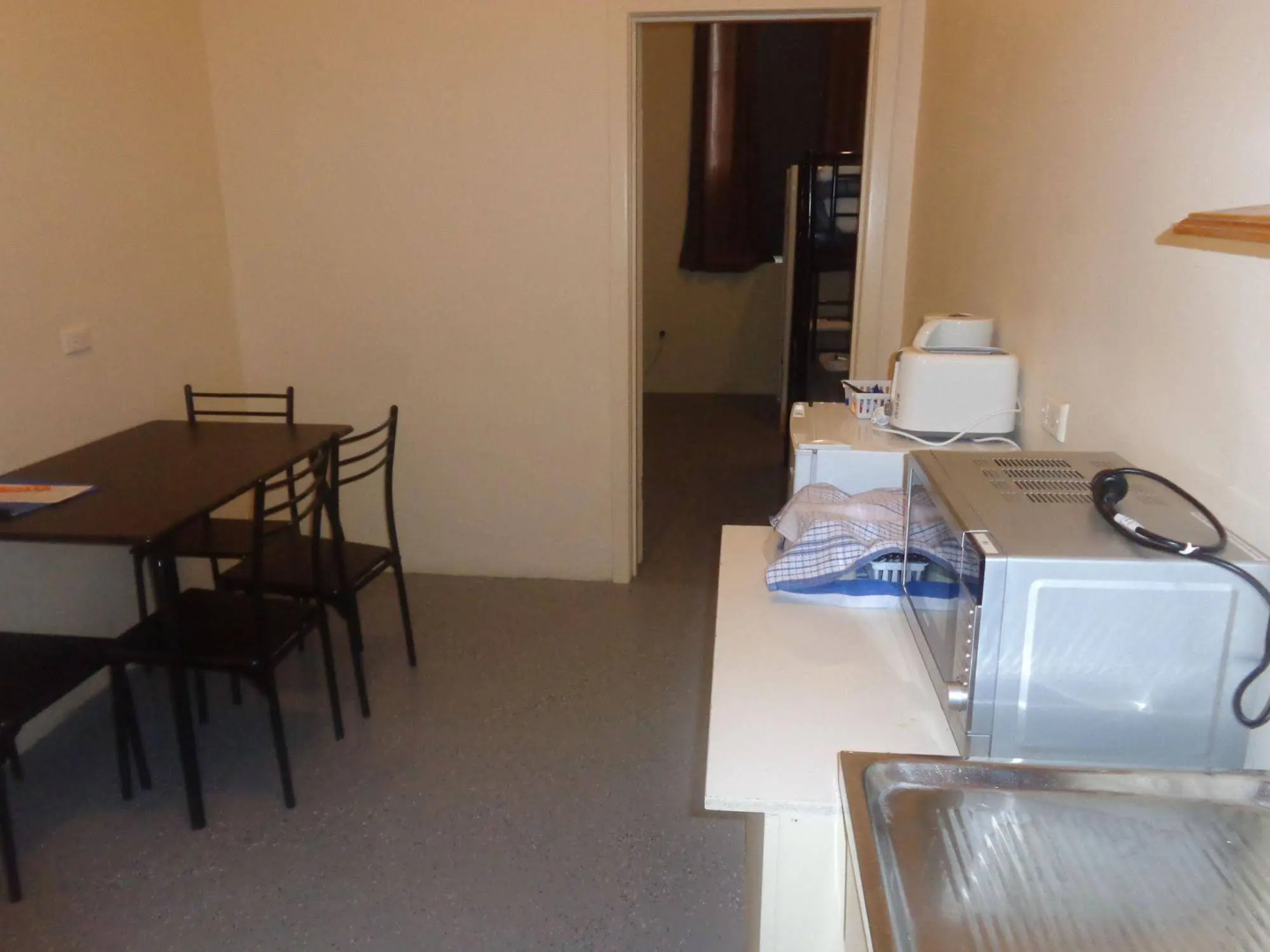 Adelaide Motel & Backpackers