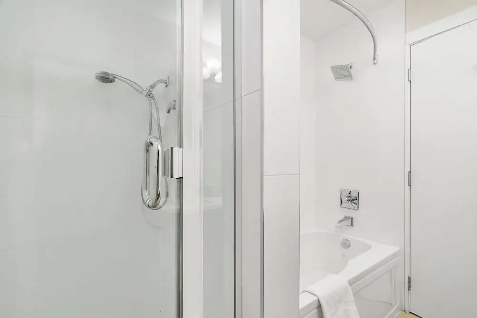 Harmony Haven 2BR Lakefront Suite